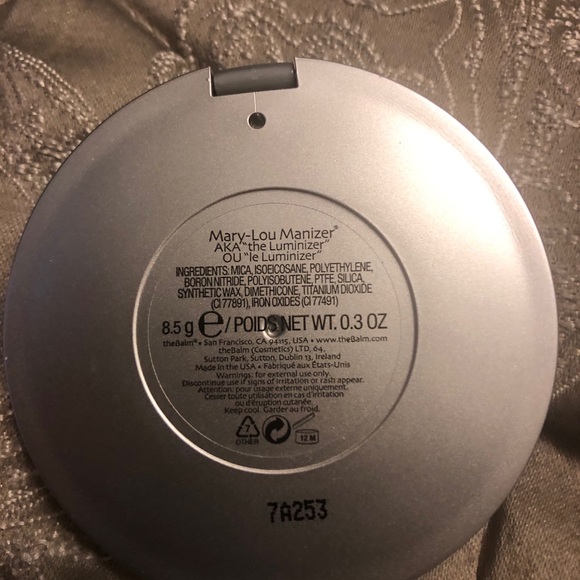 The Balm Mary-Lou Manizer Highlighter Champagne - Picture 3 of 7